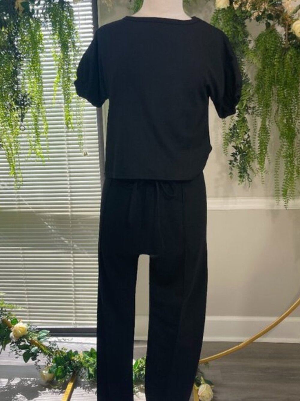 Juliet | Neck Tee and Jogger Pants Set in Black